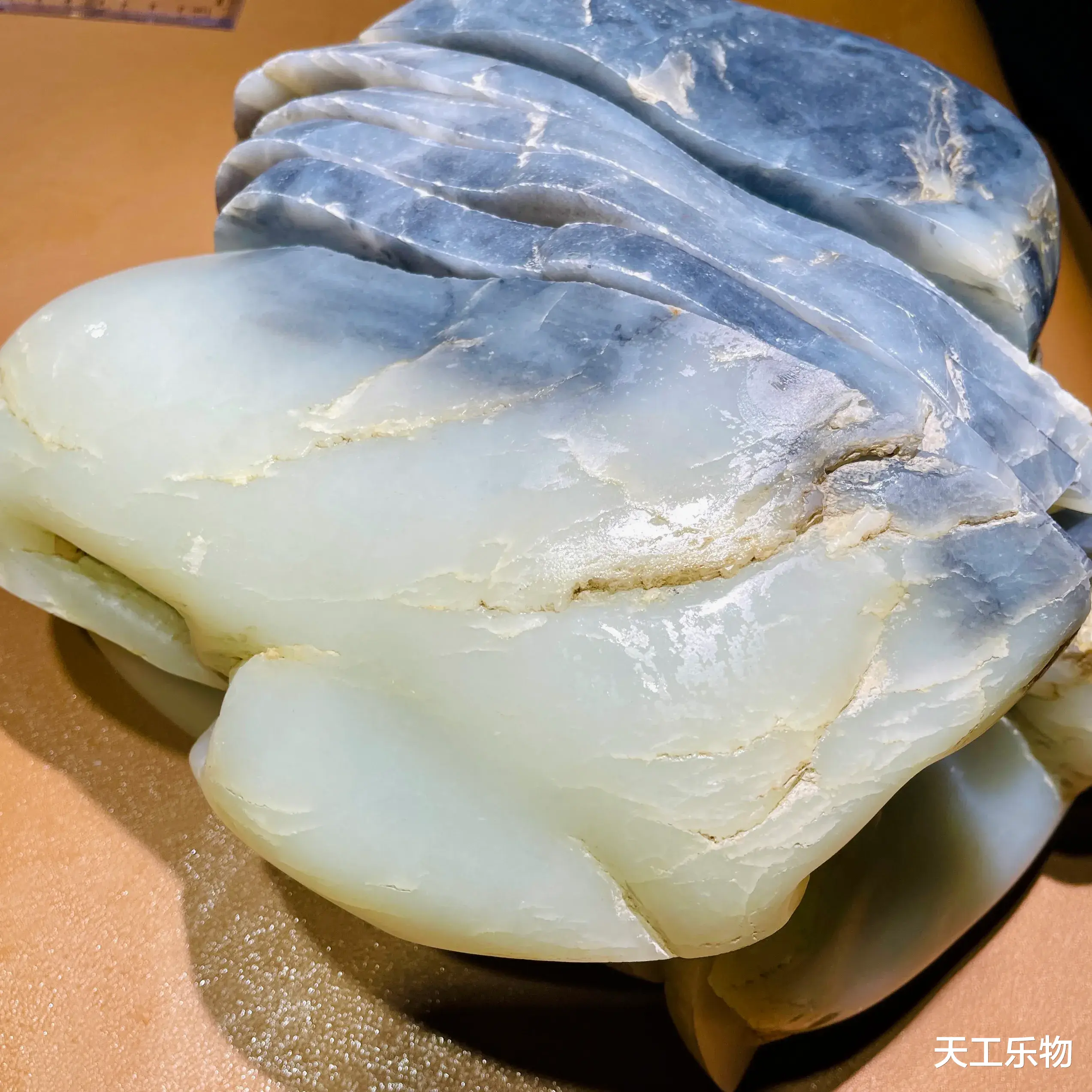 |十公斤的大块青花籽料羊脂玉原石!开不出手镯难道只能车珠子?