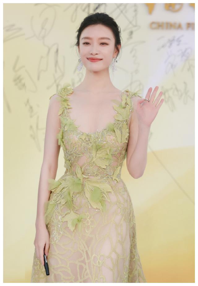 倪妮|给金鸡奖红毯上最惊艳的18位女星排个名:倪妮第2,关晓彤垫底了