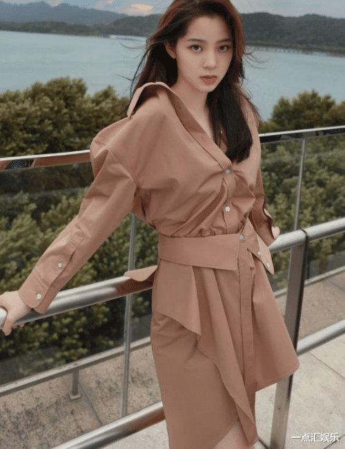 曝欧阳娜娜豪宅,地面铺昂贵地毯,装修比样板房还豪华