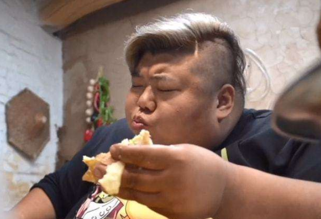 胖猴仔减肥效果明显，自曝减掉的斤数，网友：掉在我身上就好了