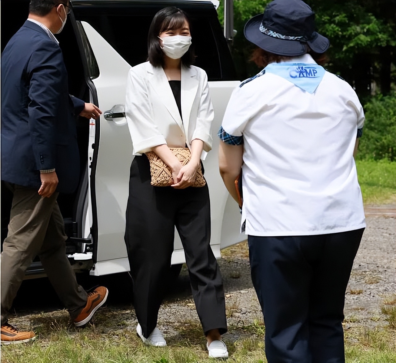 姐姐 日本最美佳子公主换新发型了！一身黑白配终于不老气，向姐姐看齐