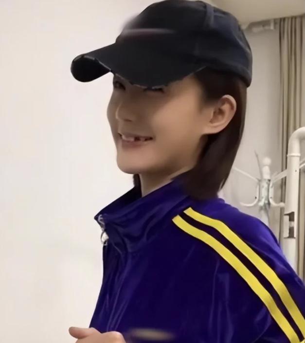 李一桐|笨蛋美女好敬業！李一桐錄制《跑男》牙崩仍堅持拍攝，喜劇人實錘