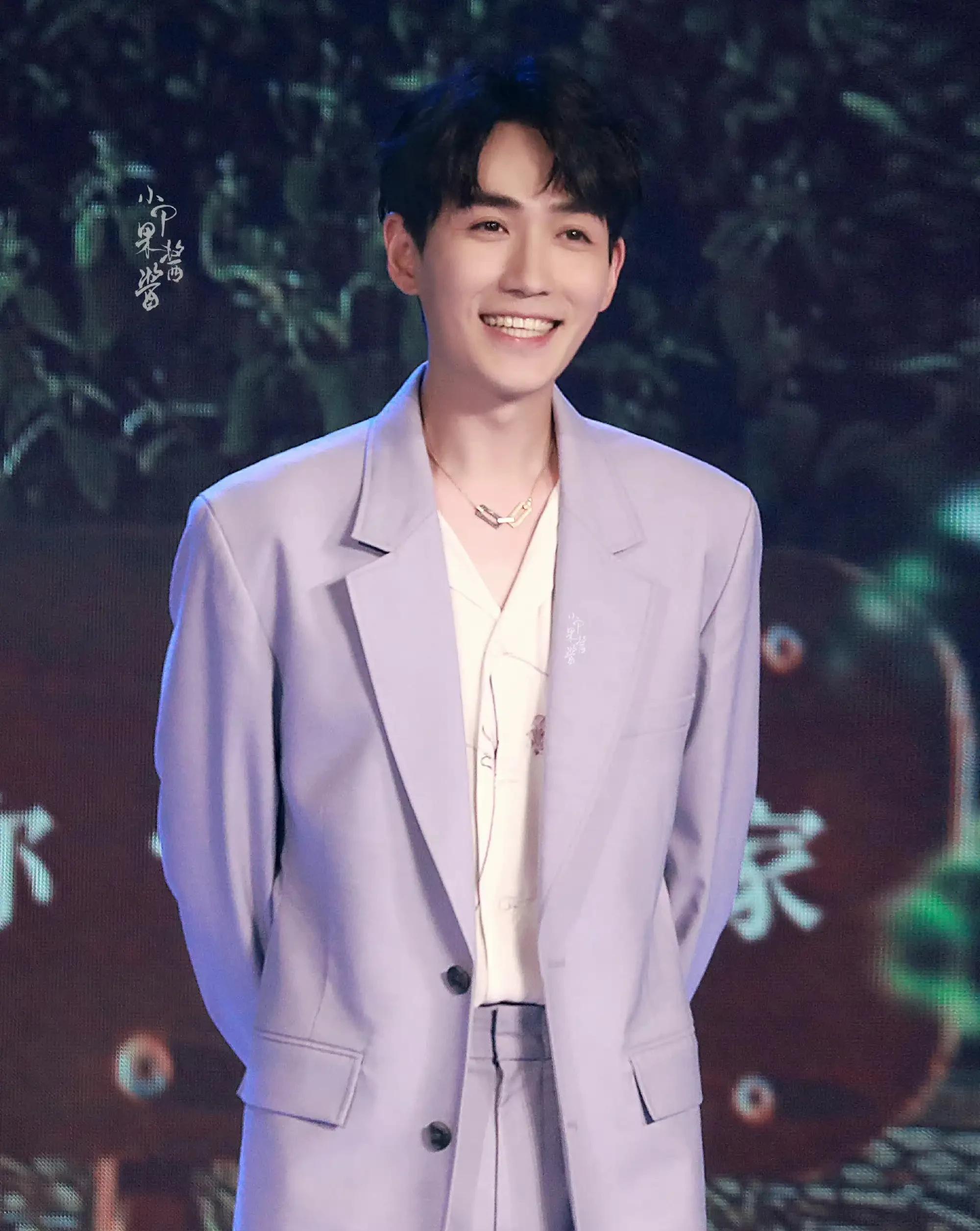 朱一龙|男明星这种刘海才是最好看的！鹿晗肖战贵气十足，朱一龙太惊艳