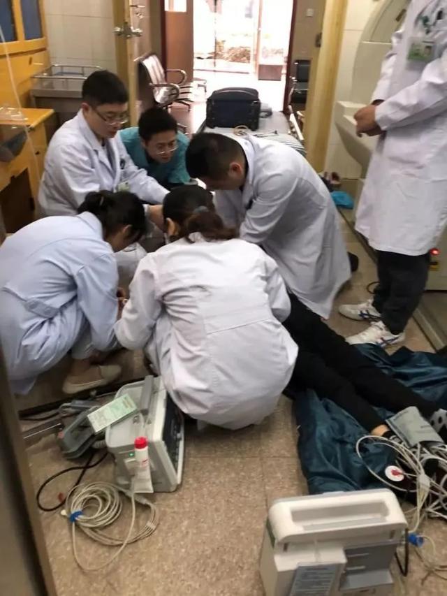 |为什么被匕首捅了,以现在的医学技术也很难救活,和古代差不多?