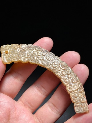 |春秋 和田玉 蟠虺纹 龙形玉冲牙