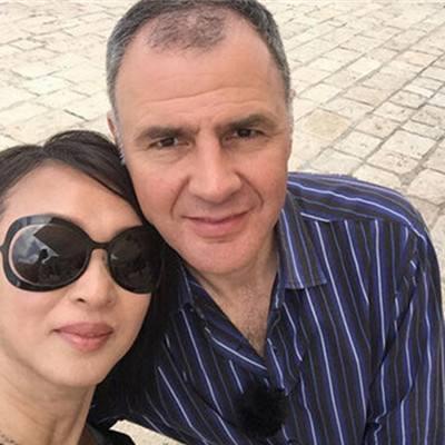 金星秀|?金星秀恩爱,与丈夫国外同游,汉斯状态不佳,未戴口罩遭批评!