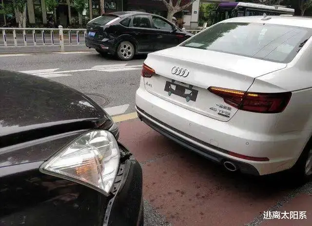 提车3个月,奥迪A4L四驱高速碰撞追尾