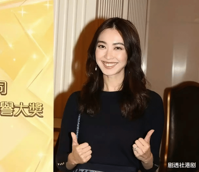 香港小姐|港姐女神获颁TVB服务10周年金牌！有意复出拍剧，计划生三个小孩