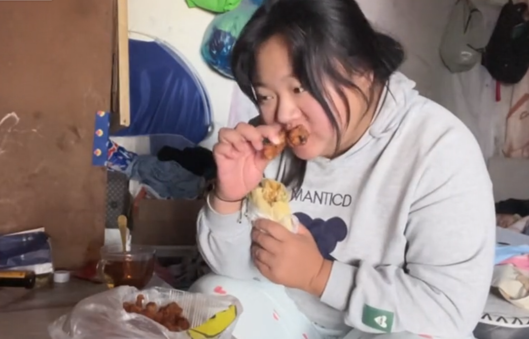 外卖小哥养一家五口,原因是老婆很懒?网友:挺会炒作的