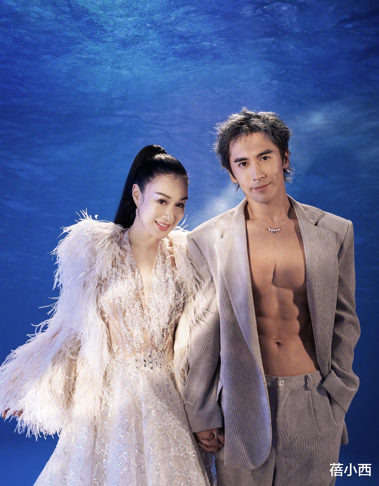 钟丽缇|“钟丽缇”被宠成公主!穿迷彩牛仔外套与张伦硕走机场,大秀恩爱