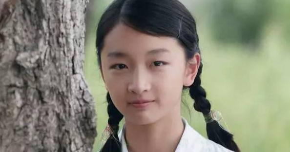 张子枫|张子枫新剧《回来的孩子》演技受争议，眼神空洞被说“木头”