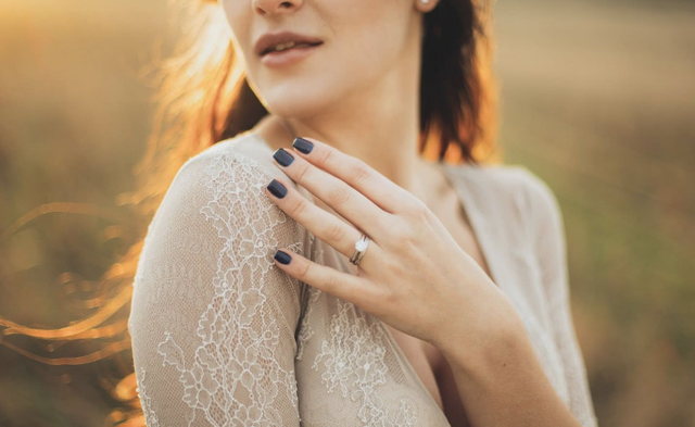 王薇|“和他做最后道别”妻子新婚现场不顾反对见前任，新郎取消婚礼