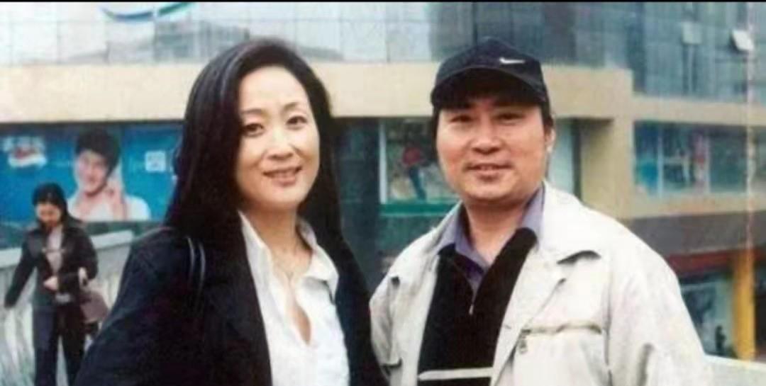 陈瑾|陈瑾:与哥哥一辈子不婚不育,却被传介入男演员婚姻,珠宝论筐数