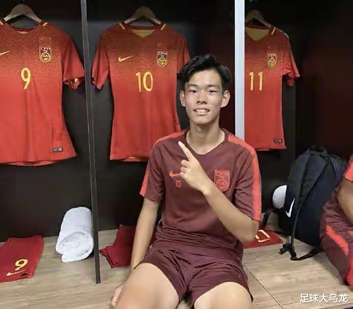 何小珂|2-0！中国18岁小将闪耀欧洲，何小珂助攻，率队完胜，为国足争光