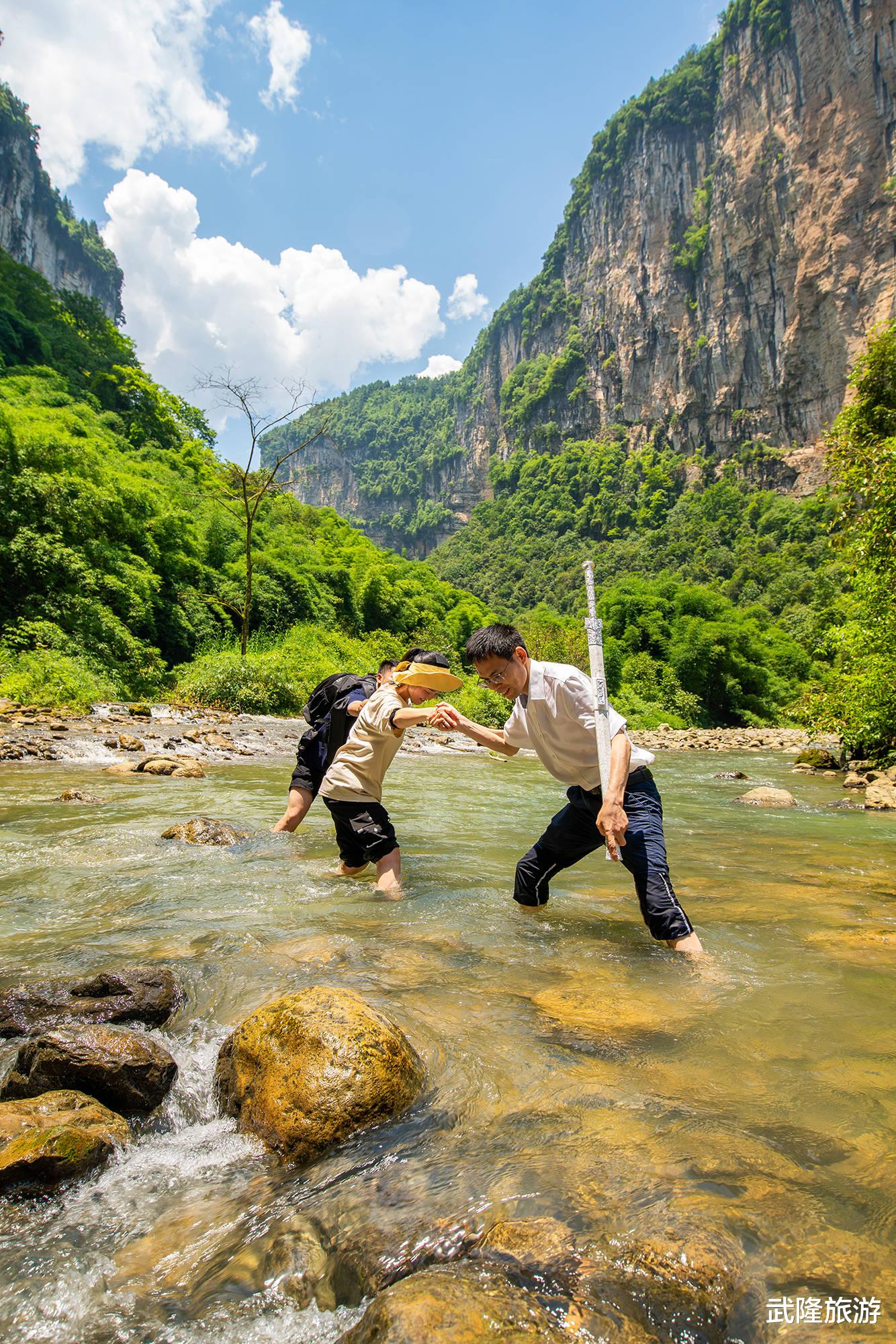 洋芋|鲜为人知！无意闯入峡谷秘境，武隆深山藏着千年钙化池！