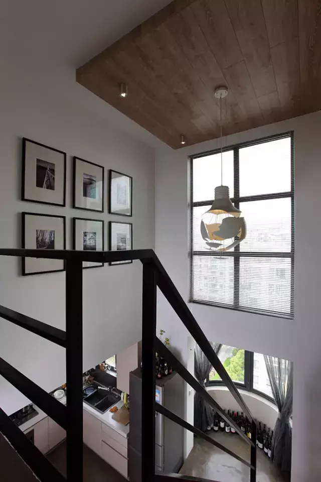 为露台买顶楼复式,210㎡仅花18W就打造成空中花园,漂亮得没话说