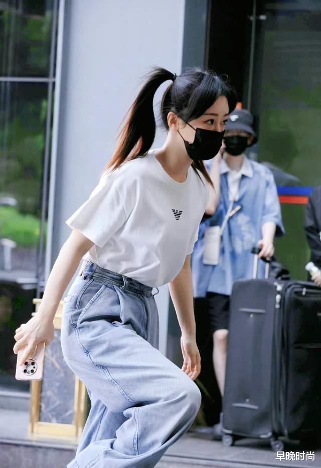 西装 杨紫私服终于被夸一回了！扎双马尾可爱减龄，30岁少女感还这么好