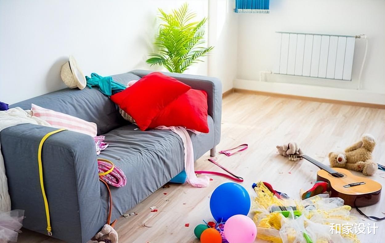 比起定制柜子,不如找个合适的地方做储藏室,整理更方便