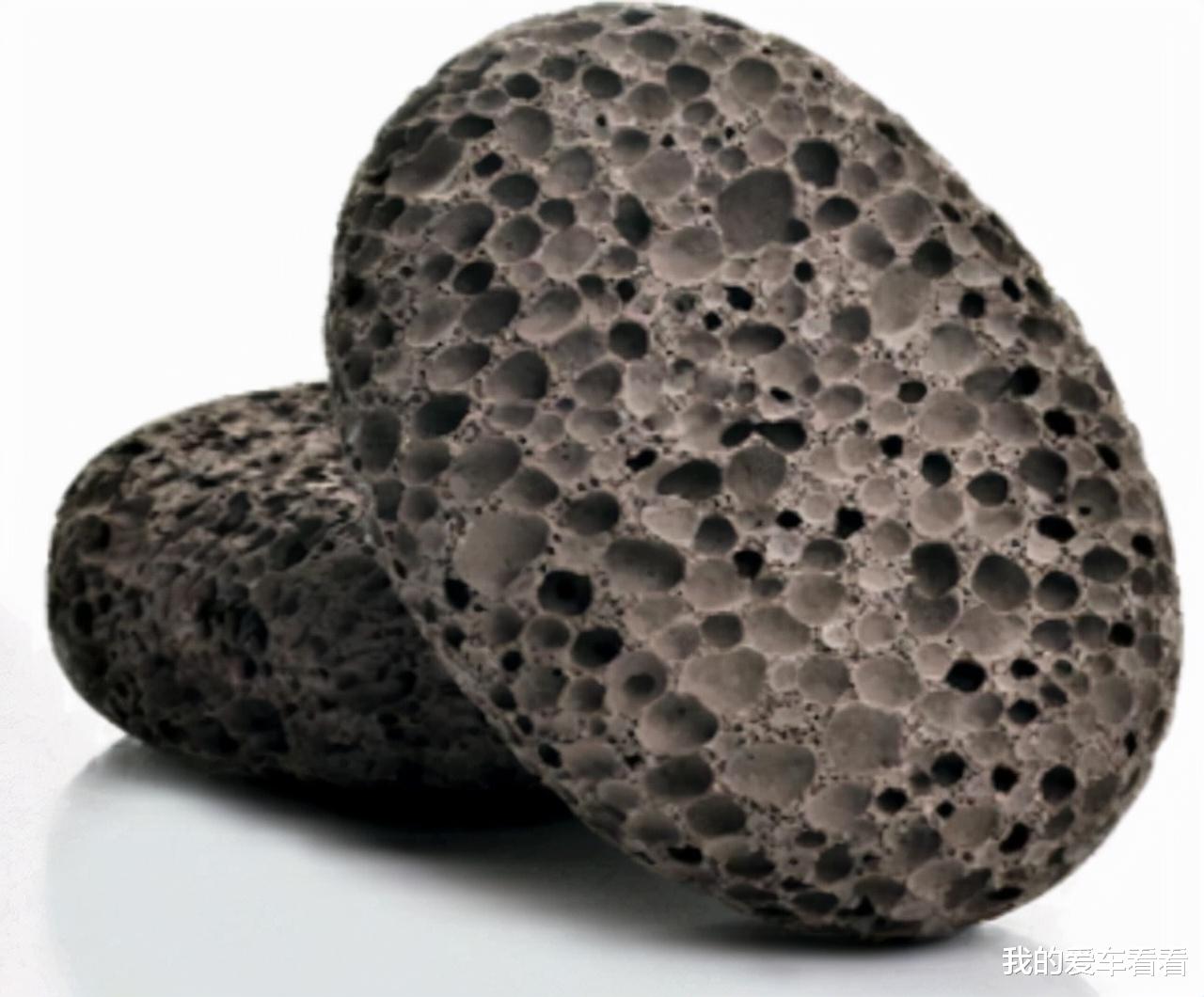 我国卫星发现,汤加火山喷发后,海面出现大量会“游泳”的石头