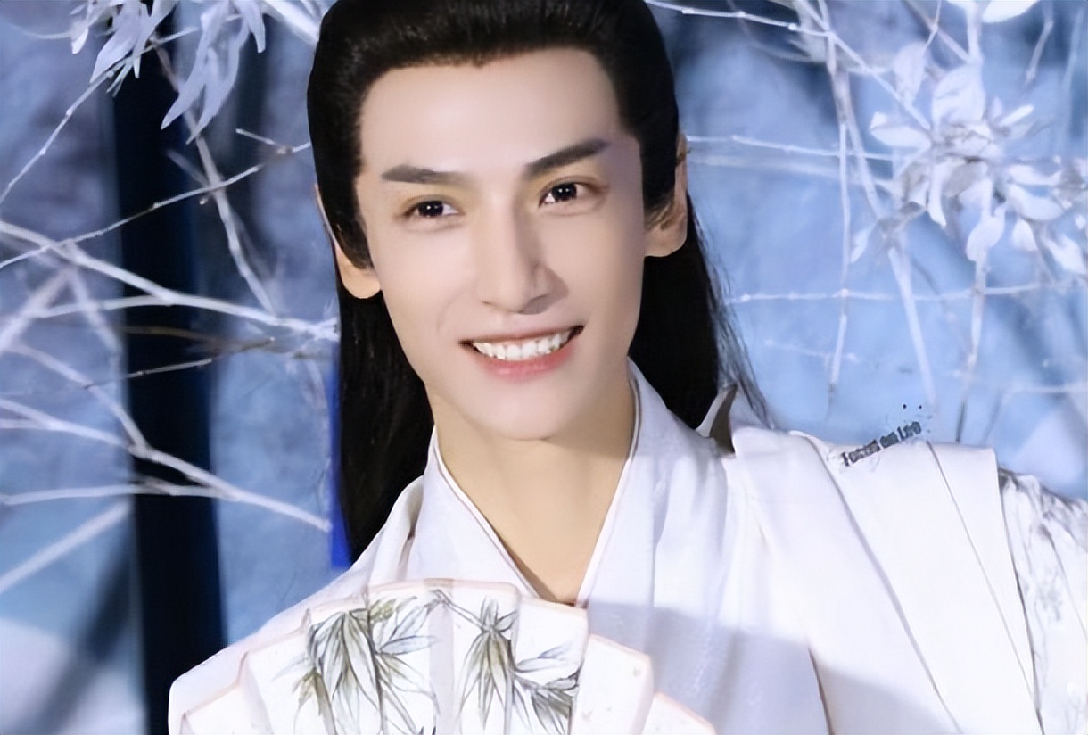 罗云熙|笨熊体态别再尬演贵公子了！学学这几位男星，那才叫儒雅矜贵