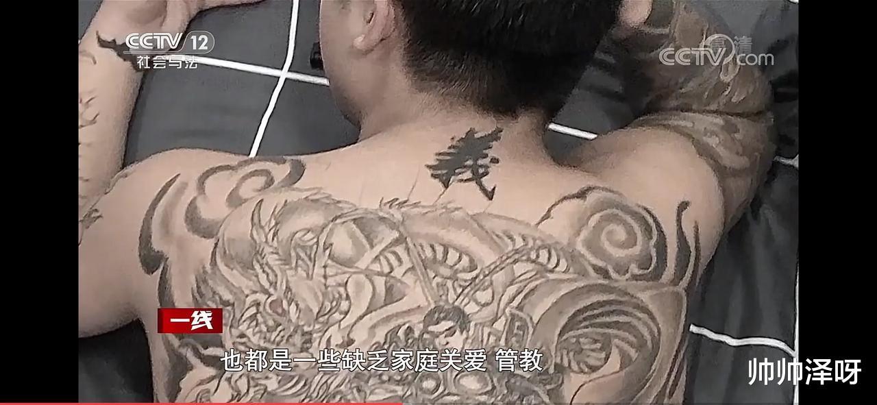 一味保护下,我们终于“成功”地把一个11岁问题少年保护成了犯罪团伙的带头大哥!
