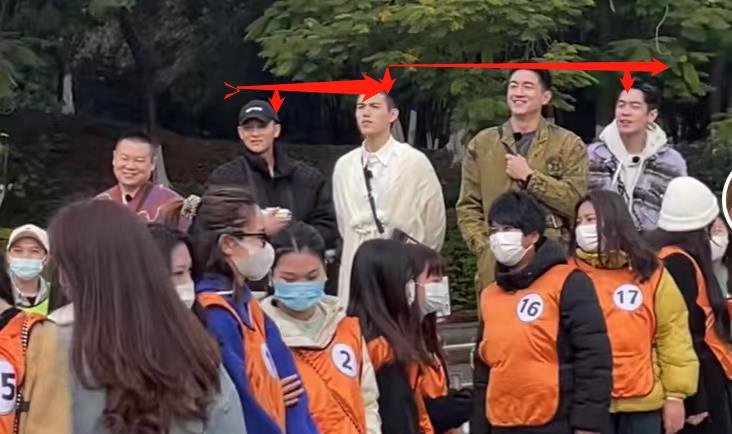 春晚|会玩！林更新岳云鹏街头摆摊学跳舞？这综艺看起来太接地气了