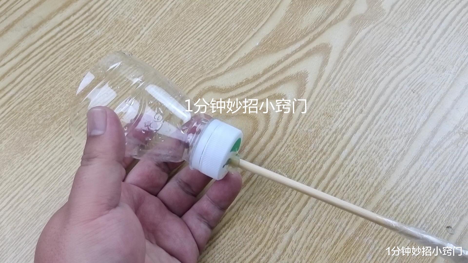 不管马桶怎么堵?教你用双筷子轻松搞定,别白白花上百元请人掏