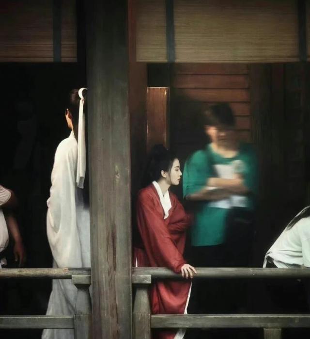 刘诗诗|回眸百媚生!刘诗诗一念关山钿妆路透,真的好爱美女这体态和气质