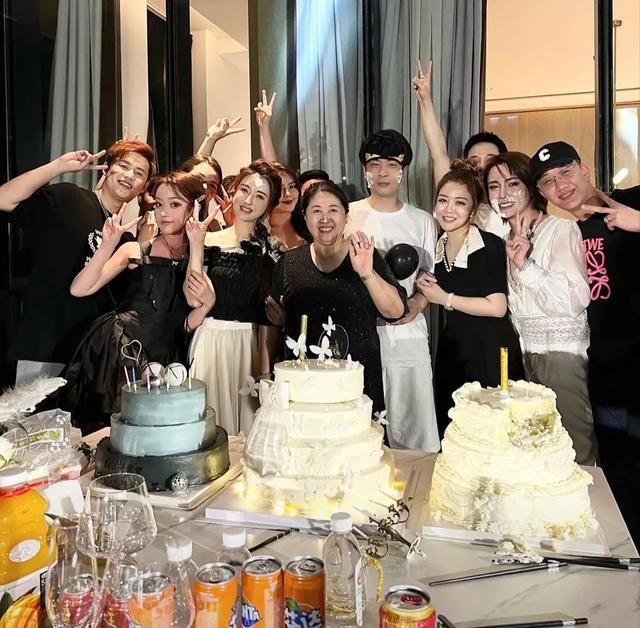 时大漂亮满钻蛇王项链，是夏娃的诱惑，他活成了女人梦想的样子！