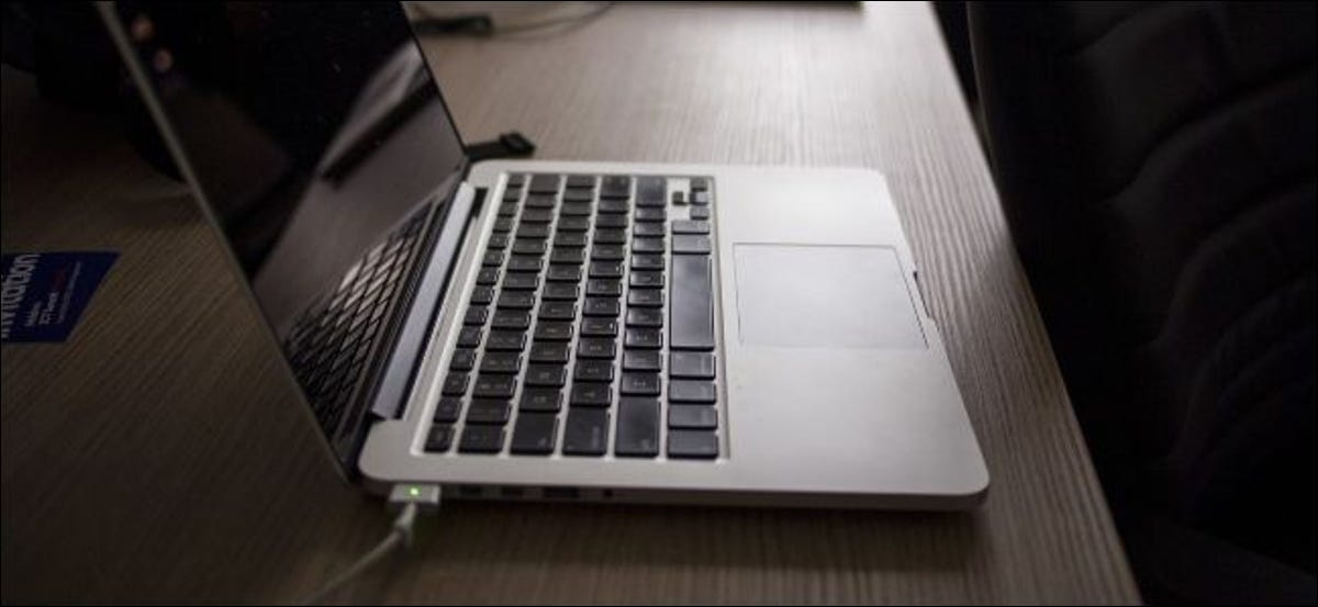 苹果|应该让自己的笔记本电脑一直插着电源吗？或者充满电在拔掉电源？