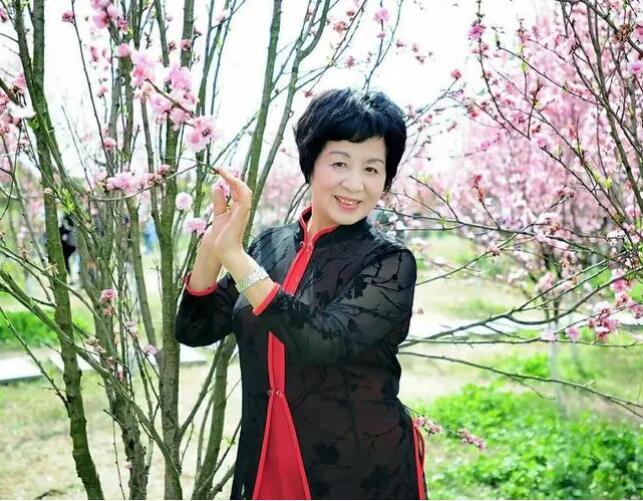 瞿颖|瞿颖哥哥瞿亚利：遭遇下岗、离婚，几次想自杀，慨叹同母不同命