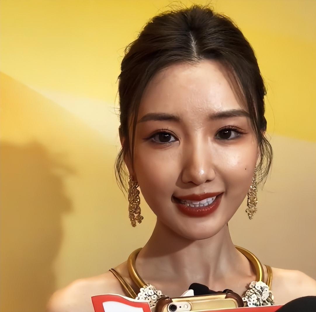 高圆圆|金鸡奖怼脸镜头太真实!高圆圆脸型诡异,baby老五岁,男星也翻车