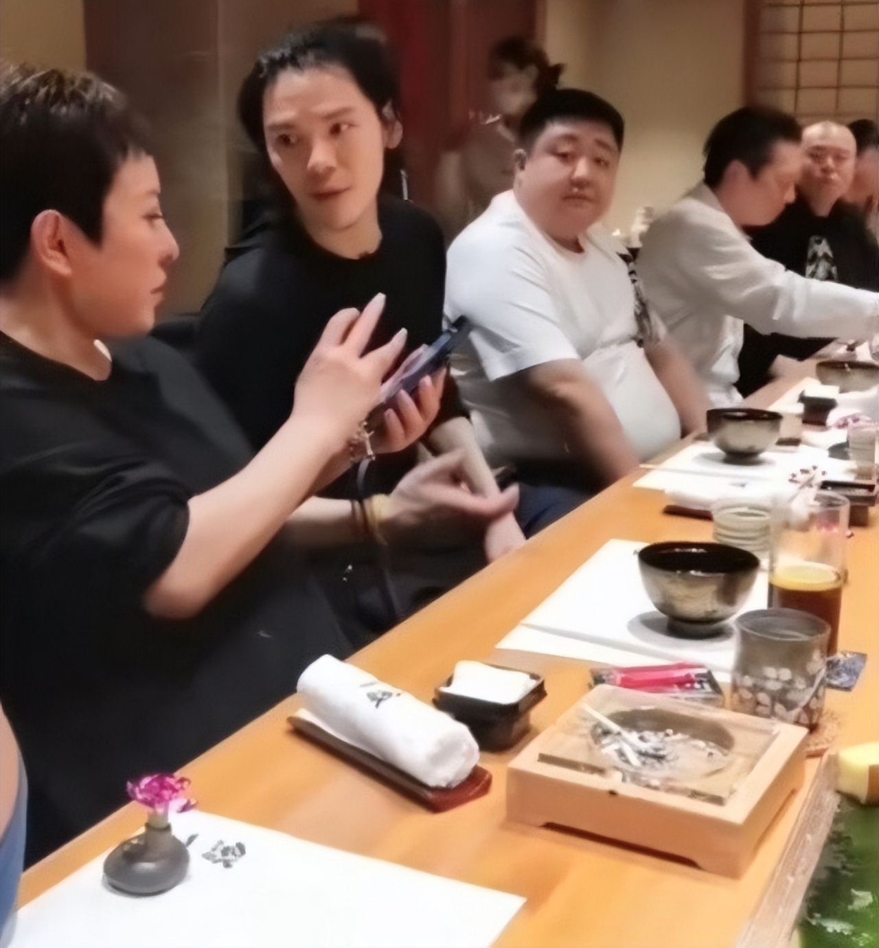 陈岚|向华强幼子向佑近照曝光，体态臃肿与哥哥向佐差距大，长相似陈岚