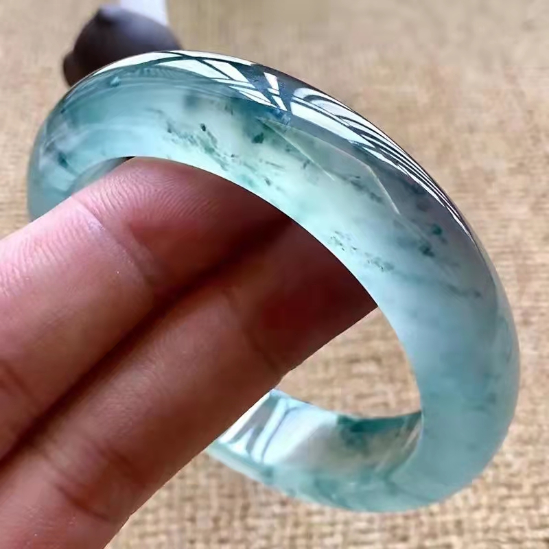 灞河|翡翠手镯的种类清单。你选对翡翠手镯了吗?