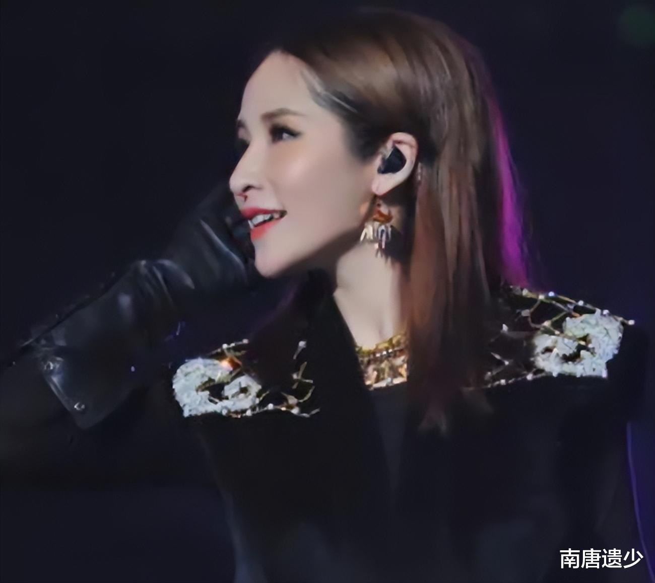 |网曝三大卫视跨年拟邀阵容，荔枝台唱将扎堆，蓝莓台都是熟面孔