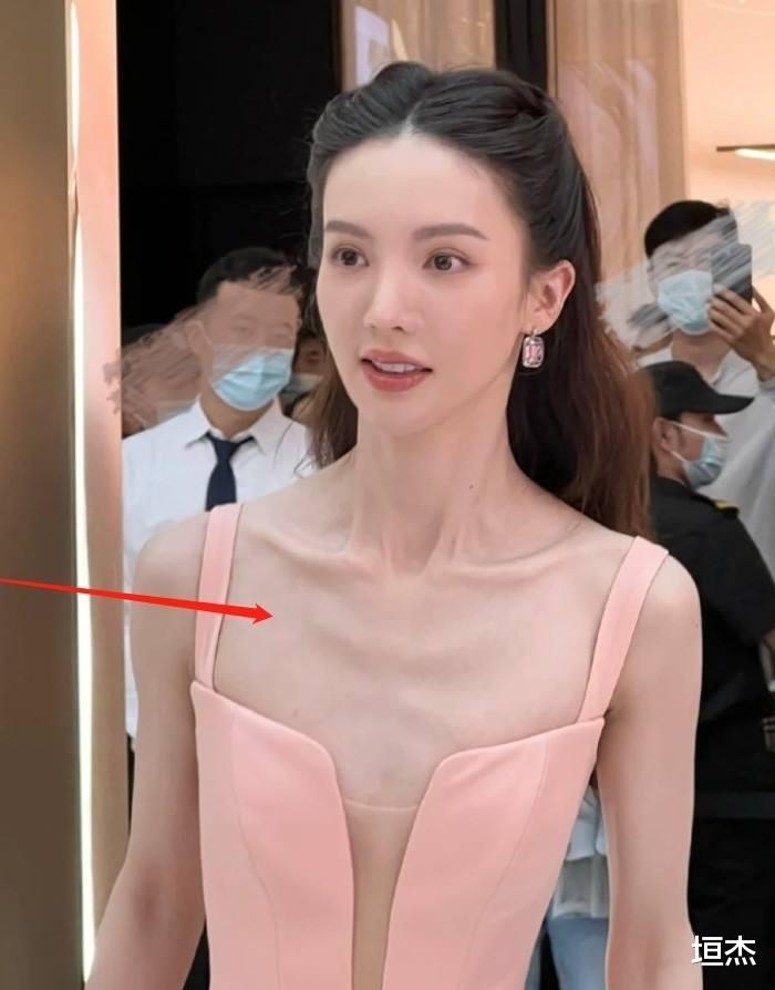 佟丽娅|10位“纸片人”女星,明明瘦成了皮包骨,为何还是乐此不疲?