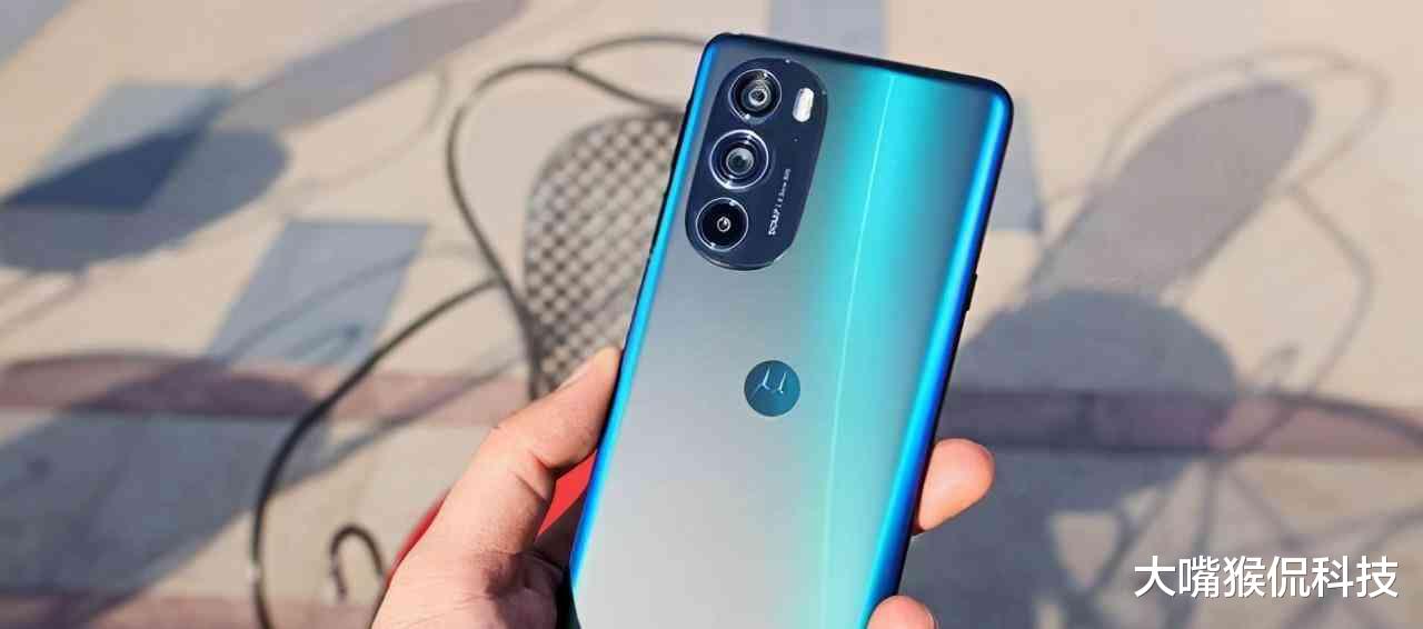 摩托罗拉|一众骁龙8gen1手机产品对比之后，还是摩托罗拉更真白