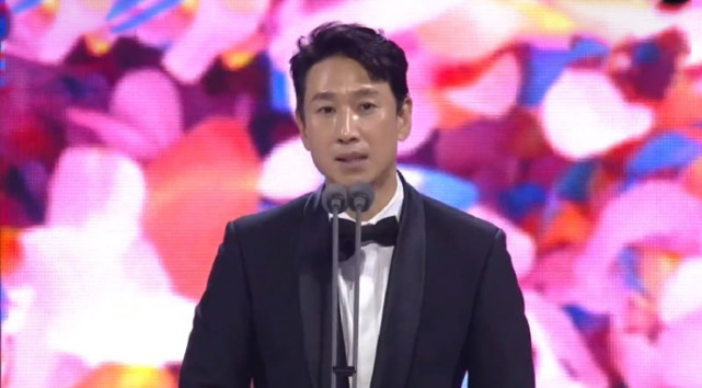 |百想红毯及获奖名单:金泰梨夺视后,李俊昊击败李政宰夺视帝含泪发言