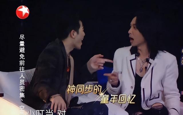 马嘉祺|《我们的歌4》中,杨坤马嘉祺合作的《轰炸》超有默契,狠狠爱了