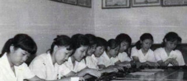 1963年,女会计携全厂工资消失,21年后竟被发现掩藏在水泥里