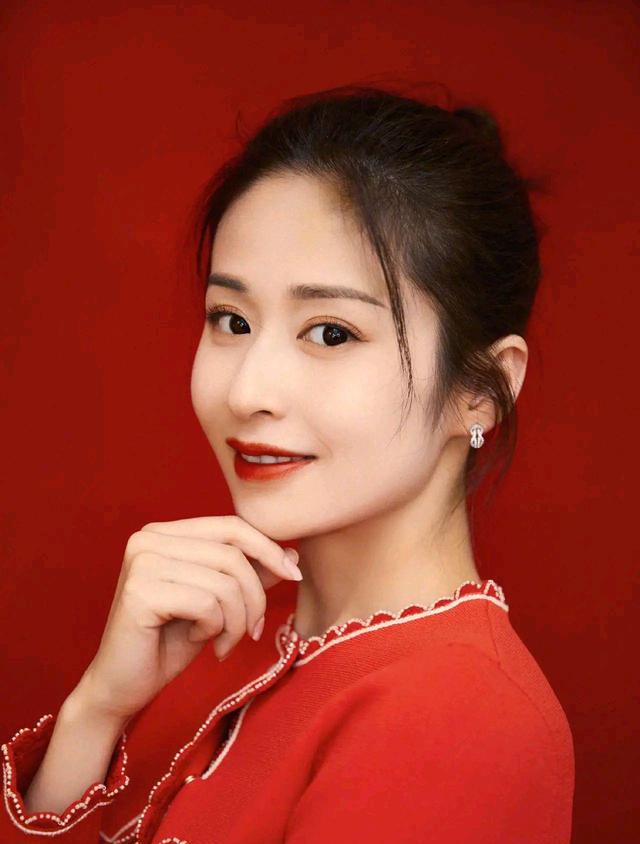 颖儿|颖儿太能“装”了，春晚后台饭量大被围观，王雷的眼神直接亮了