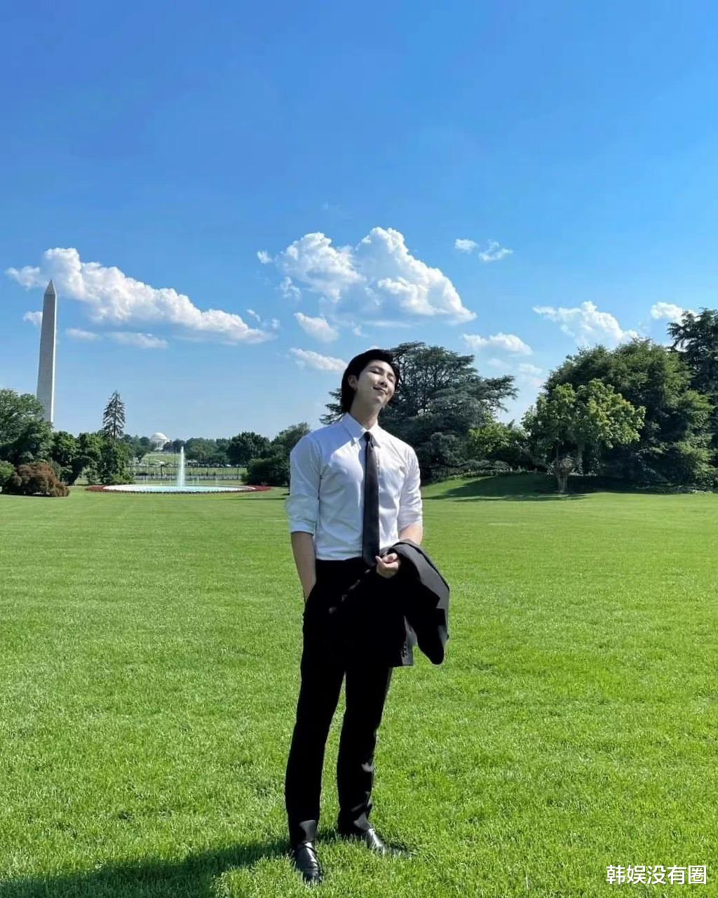 防弹少年团|防弹少年团金南俊晒“白宫认证照”，粉丝：帅死了！