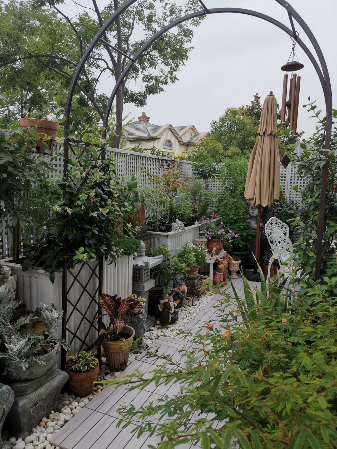 40㎡露台改造,DIY折腾成小花园,每一个角落,都美得一塌糊涂