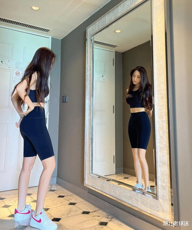 韩国队|韩国球星和女友复合？韩媒：朴孝敏手持玫瑰花，是黄义助送的吗？