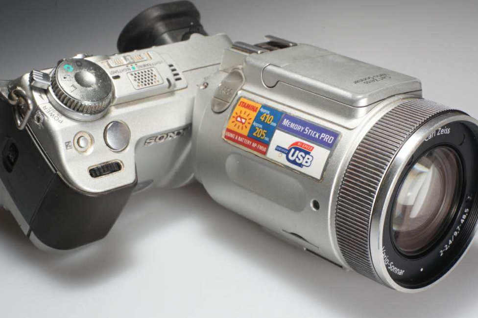 索尼|索尼主要问题,在于镜头群超贵,主风景肯定上入门全幅