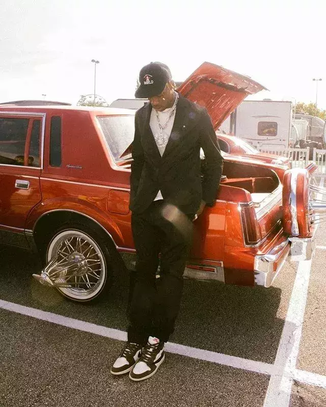 AJ1 炒价频频下跌, 凭什么这双联名却能破万