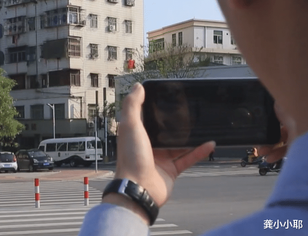 回顾:2016年男子街边拍下夫妻争执,发到网络引发热议后,收到法院传票