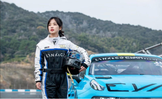 TVB|央视美女记者陷入三角恋风波,疑被迫停职,已删除与男方互动视频