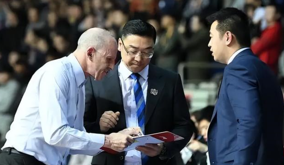 教练|上海队重建教练组，引进69岁名帅，顶替李秋平，李春江迎接老朋友