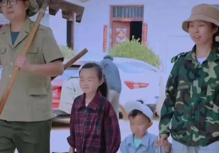 |田静晒姚威安装门帘视频，威威忙完满头大汗，田静撒娇超幸福